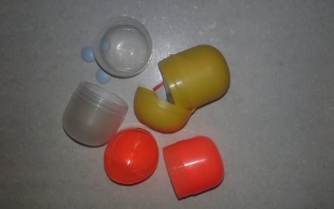 Новости России: в "Киндер Сюрпризе" женщине попались наркотические таблетки