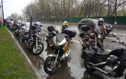 Во Владимире под проливным дождем открыли мотосезон (фото и видео)