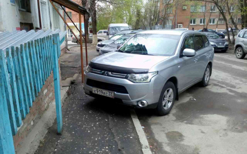 Паркуюсь как хочу: очередная подборка автохамов с улиц Владимира