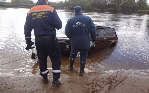Водитель "Нивы", утонувшей в Клязьме, застрелился?