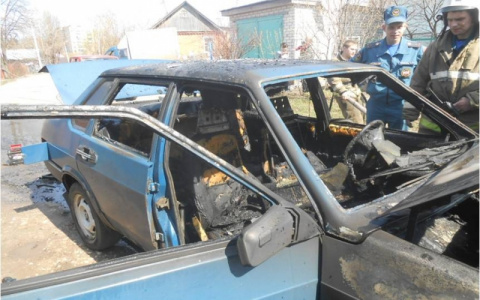 Во Владимирской области в сгоревшем автомобиле обнаружили два тела