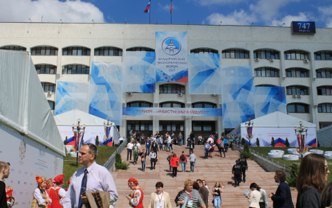 Глава Сбербанка пожаловался на длинный пароль от Wi-Fi на Владимирском экономическом форуме