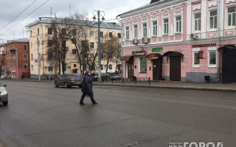 На Гагарина сбили 10-летнюю девочку, которая шла по "зебре" на зеленый свет