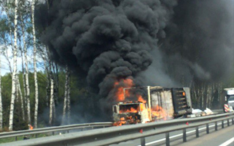 Недалеко от Владимира вспыхнул "Камаз", груженый матрасами