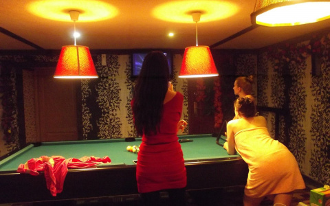 Новости России: молодая женщина утонула в бассейне при городской сауне