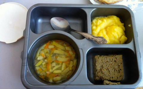 Во Владимирской области пациентов больницы кормили гнилыми овощами и сухофруктами с насекомыми