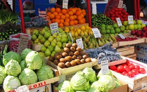Новости России: мужчина обстрелял на рынке машины с просроченными продуктами