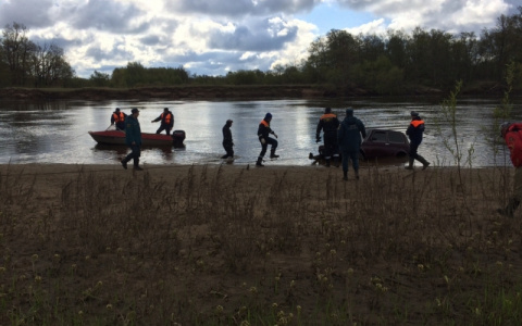 Пассажирку из "Нивы", утонувшей в Клязьме, нашли