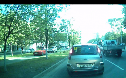 Владимирские автохамы рассекают по пешеходным зонам (видео)