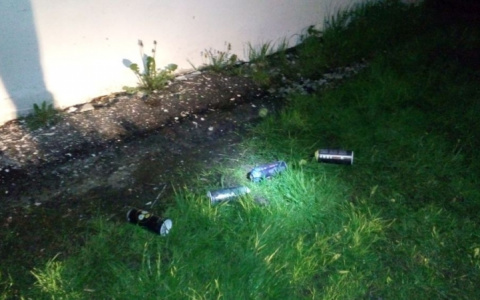 Во Владимирской области парень осквернил стену здания администрации