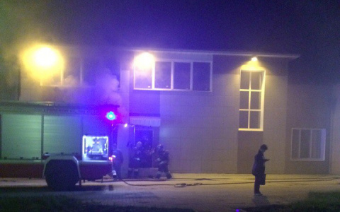 Ночной пожар в Красносельских банях: люди выбегали с криками "Горим!"