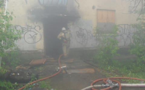 Ночью на Суздальском проспекте случился пожар