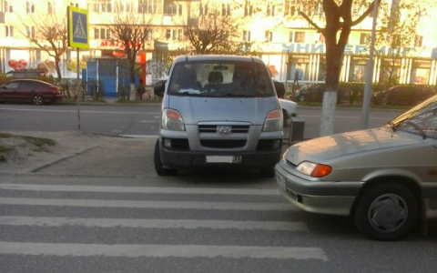 Паркуюсь, как хочу: цари тротуаров