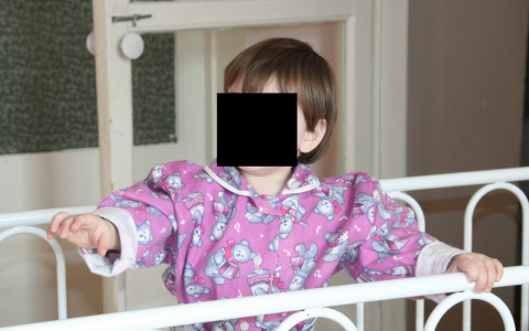 Врачи не смогли распознать перелом у двухгодовалой девочки