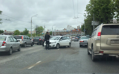 Утром на Студеной горе произошла массовая авария