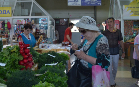 Малоимущие россияне получат 10 тысяч рублей на продукты