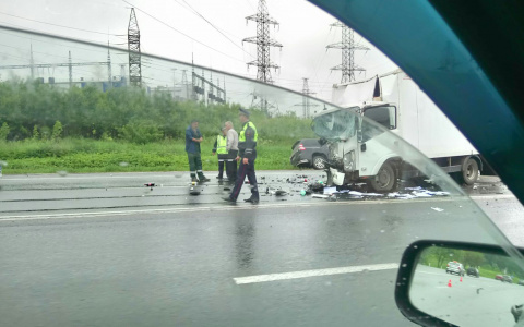 Невменяемый водитель спровоцировал жуткое ДТП на Пекинке