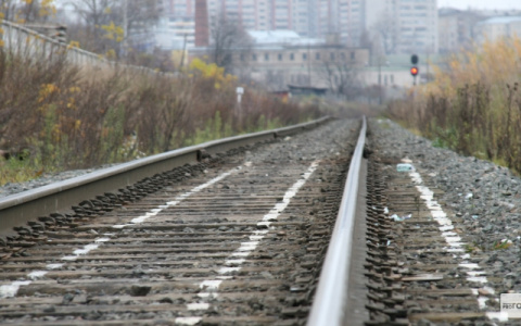 Новости России: Девушка получила удар током, делая селфи на крыше поезда