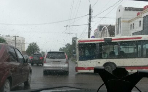 31-й автобус спровоцировал огромную пробку в Добром