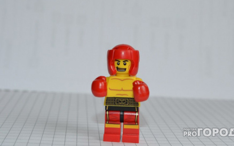 Во Владимире два несовершеннолетних боксера устроили поединок на улице из-за дамы сердца