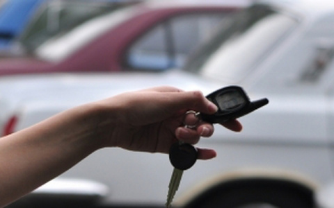 В Юрьев-Польском угнали автомобиль, ключ от которого находился под ковриком