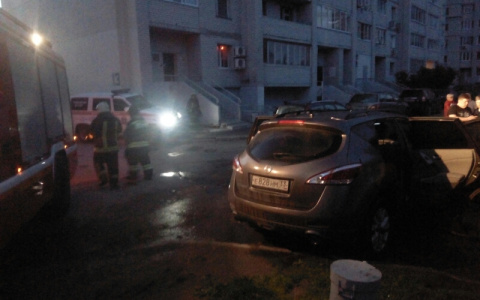 Ночью на Суздальском проспекте произошел автопожар