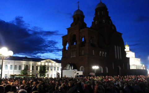 Владимирские актеры дали бесплатный спектакль под открытым небом (фото)
