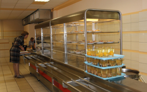 Пациентов владимирского психоневрологического интерната травят салатами с живыми червями