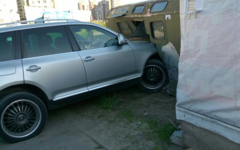 На Дуброве иномарка врезалась в пешеходов, ждущих зеленый сигнал светофора