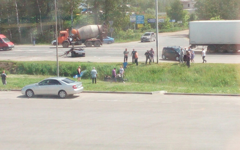 На выезде из Владимира легковушку разорвало на куски от удара