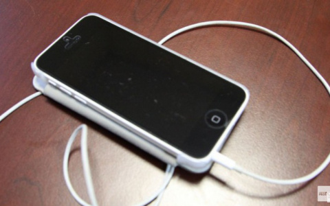 Новости России: в руках у одиннадцатилетней девочки загорелся смартфон