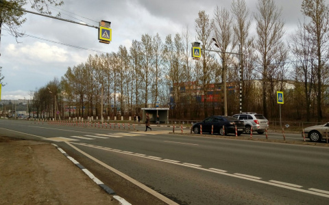 Две аварии произошло на пешеходном переходе у «Тандема» за несколько часов