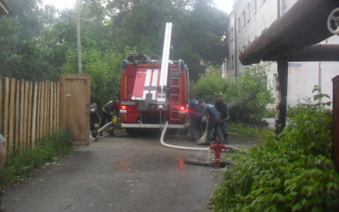 В Октябрьском районе Владимира случился пожар на площади 100 кв метров