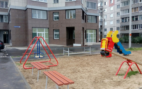 Горожанка: "На Безыменского строят алкомаркет с выходом на детскую площадку"