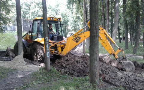 Сквер за ГДК начали приводить в божеский вид (фото)