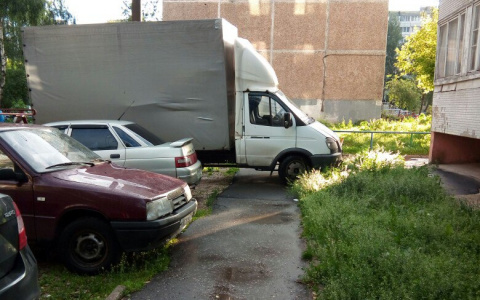 Фотоподборка "Паркуюсь, как хочу": "ПДД не для нас!"