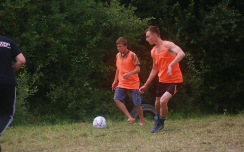 Жителям Доброго мешают вечером отдыхать футболисты