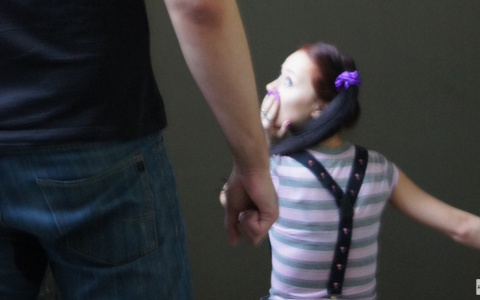 Гастарбайтер из Кольчугино купил секс с 12-летними школьницами за конфеты и игрушки