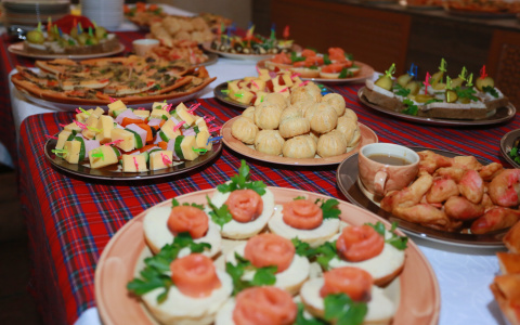 Чаще всего голодные владимирцы спрашивают у Яндекса про "жульен", "ежики" и "сидр"