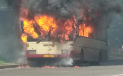 На Безыменского сгорел автобус (фото)