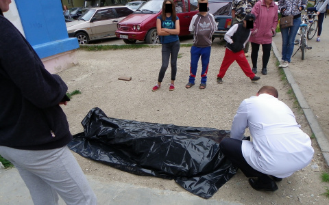 Новости России: Школьники забили женщину и мужчину лопатой и кирпичами, а потом сожгли их