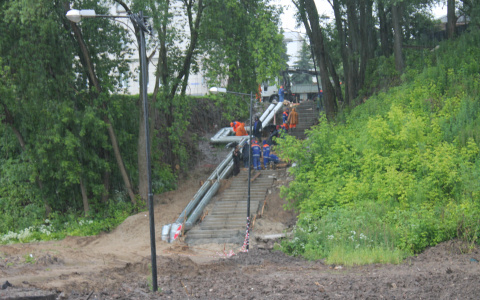 Лестницу у стадиона "Лыбедь" закрывают на ремонт