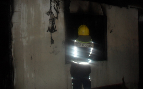 На пожаре в Александровском районе пострадал человек