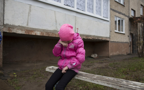 Новости России: семилетняя девочка ранила ножом убийцу матери