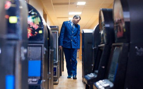 Игровые автоматы в Муроме довели двух мужчин до скамьи подсудимых