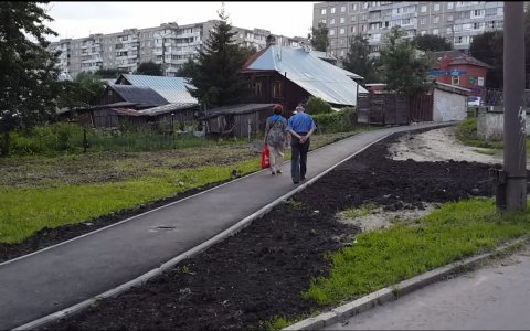 Владимирские дорожники проявили "креатив" при строительстве тротуара (видео)