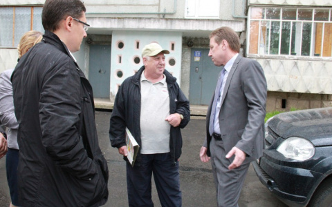 В Общественной приемной на вопросы посетителей ответят депутаты