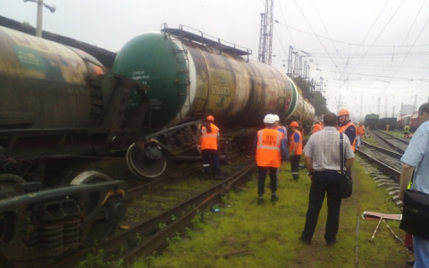 Появились фото с места крушения поезда на владимирском вокзале