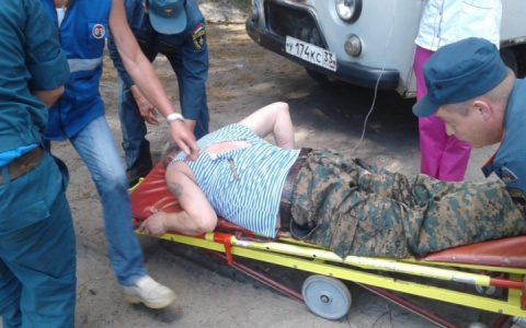 В День ВДВ владимирец пошел на могилу друга и проткнул себя колом насквозь