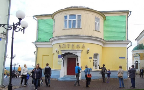 Старая аптека осталась без Никаса Сафронова и вообще без картин